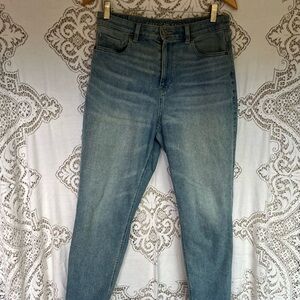 AE MOM JEANS